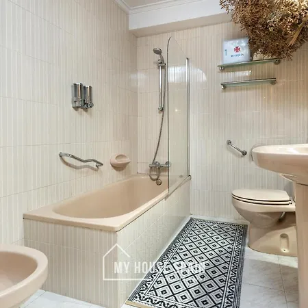 Myhousespain - Piso Amplio En El Centro De *